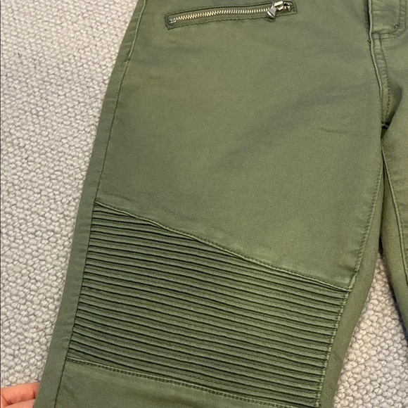 Harper Jeans, Military Green, Accordion Design Size 28 - Picture 2 of 8